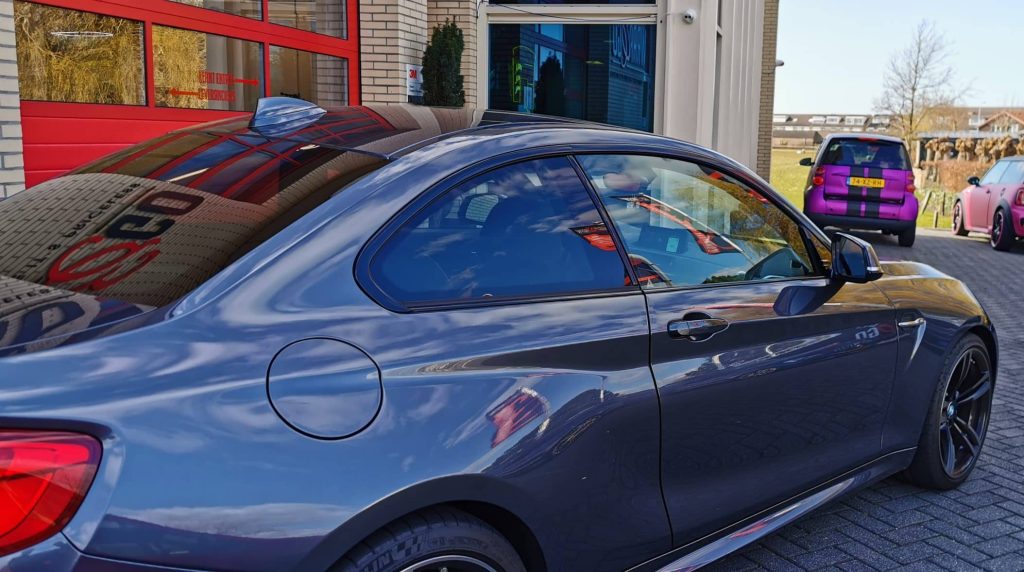 BMW met getinte ramen