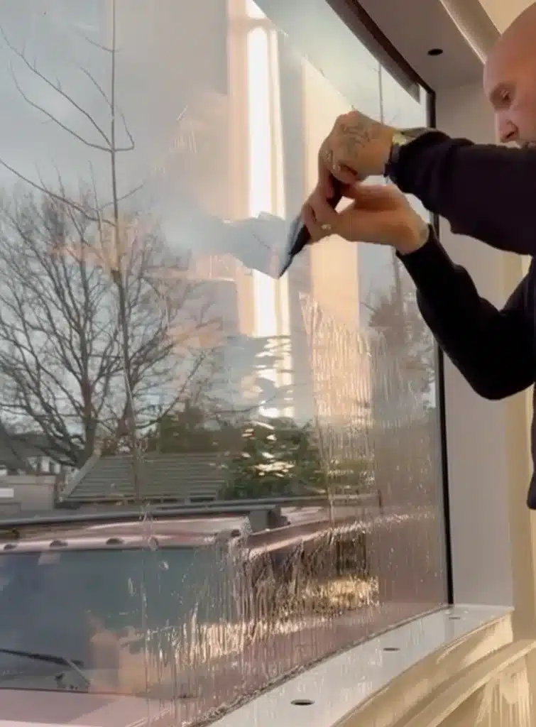 nat raamfolie aanbrengen